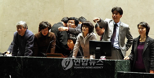 이재명대통령이 시립병원 설립관련 성남시의회를 무단점거 농성했던 당시 기사-(하)